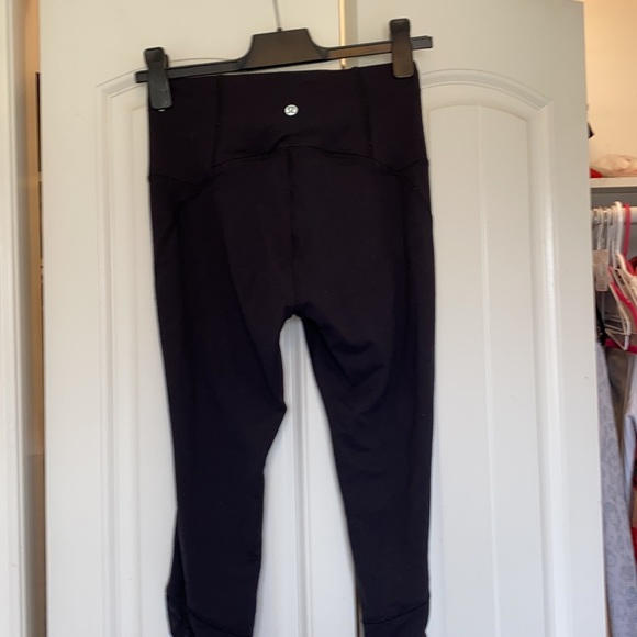 Scrunch leg lululemon leggings - Picture 2 of 5